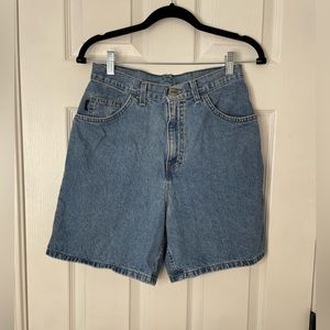 Vintage Chic High Waisted 90s Mom denim jean shorts Size: 8